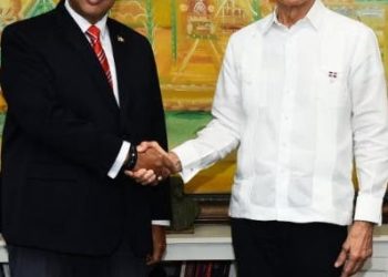 Canciller juramenta director de Pasaporte