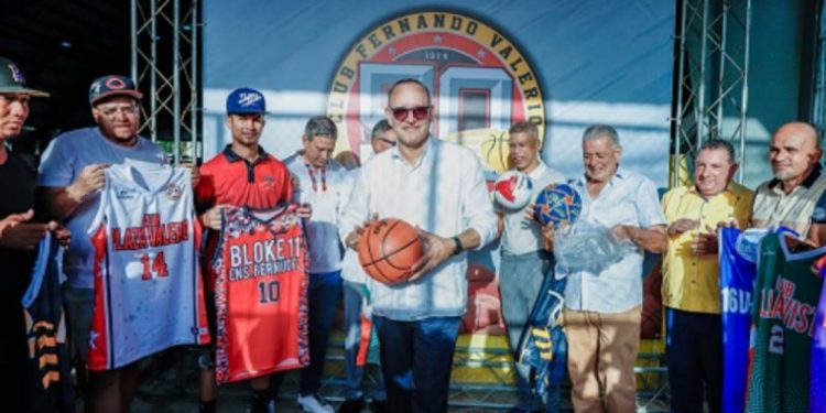 Alcaldía de Santiago apoya 50 aniversario del Club Plaza Valerio