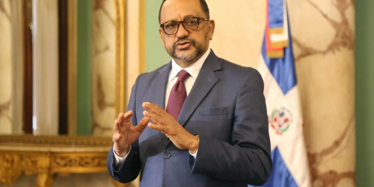 Luis Abinader pide a consultor jurídico PE que prepare reforma