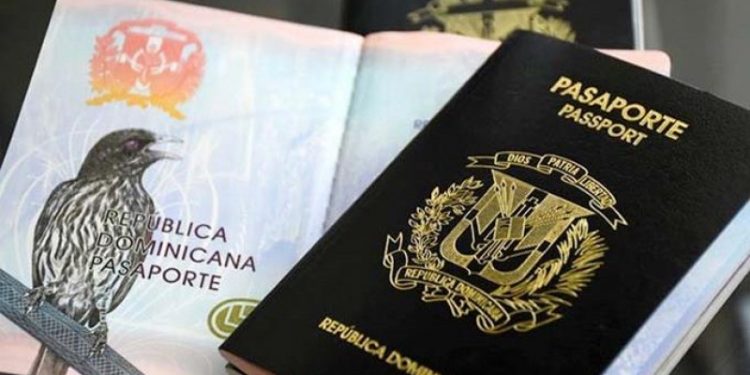 Abinader dice servicio de pasaportes mejorará significativamente en los próximos meses