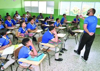 El concurso para los maestros avanza pese a resistencia de la ADP