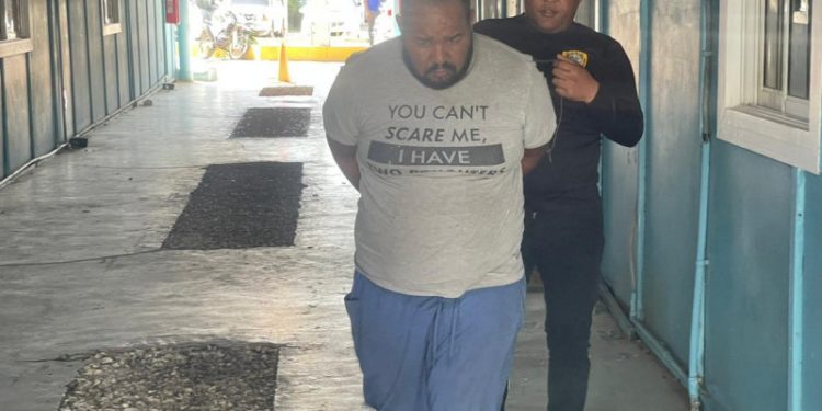 Conocerán medida de coerción a hombre vinculado a la muerte de su madre de 64 años en Santiago