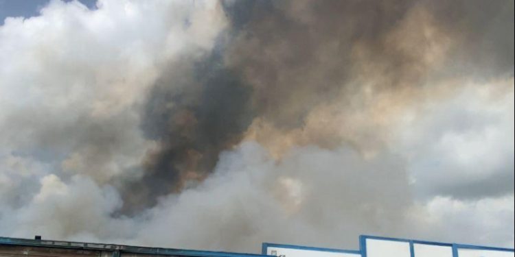 Es una empresa de zona franca donde se produjo incendio en la autopista Duarte