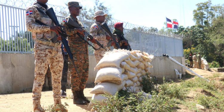Soldados siguen patrullaje en la frontera