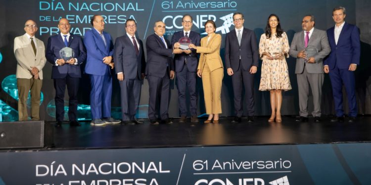 Vicepresidenta afirma reforma transformará el sistema en uno más humano y equitativo; apoyo del empresariado es fundamental