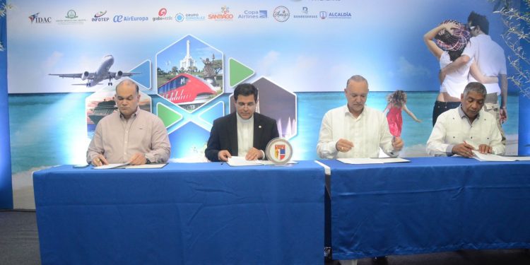 En Expoturismo firman acuerdo por la Gastronomía de Santiago
