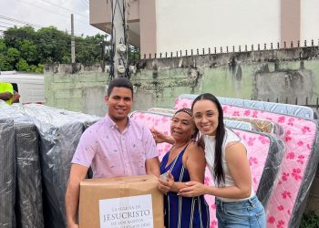 Alcaldía de Santiago distribuye ayudas a familias damnificadas por las lluvias