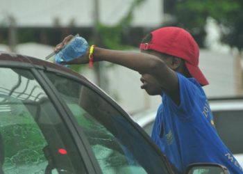 Ministerio Público rescata a nueve niños que pedían en los semáforos en Verón-Punta Cana