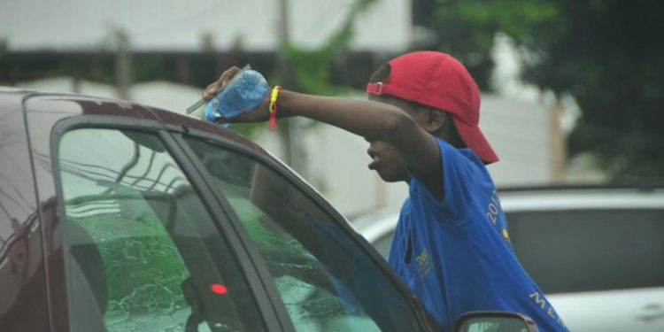 Ministerio Público rescata a nueve niños que pedían en los semáforos en Verón-Punta Cana