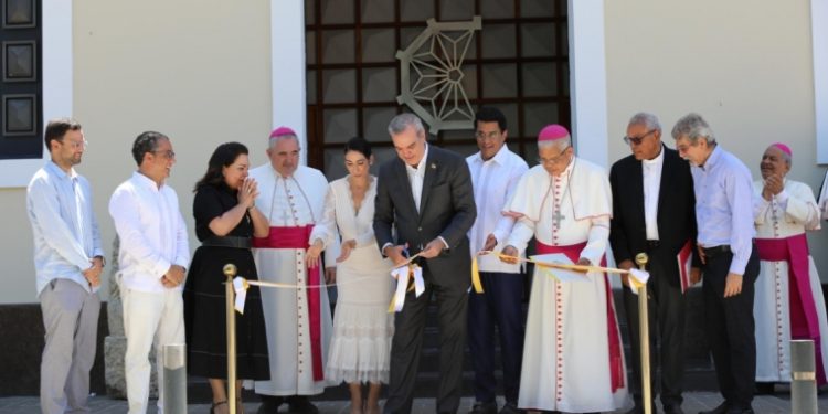 Presidente entrega Museo de la Catedral de Santo Domingo