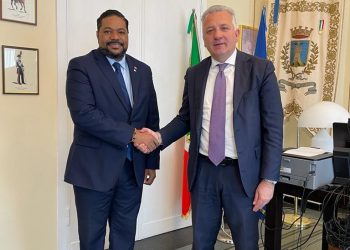 Licdo Nelson Carela Luna cumple Visita Oficial al Sindico de La Spezia Pierluigi Peracchini