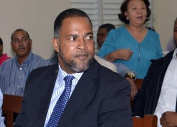 Condenan Raúl Mondesí a 6 años prision y multa RD$30 millones