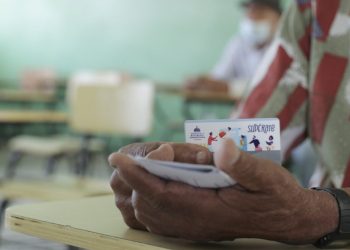 Convocan a más de 200 mil beneficiarios a cambiar tarjeta de banda a chip