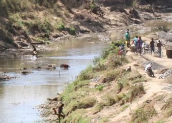 Haitianos extraen arena y depredan río Masacre