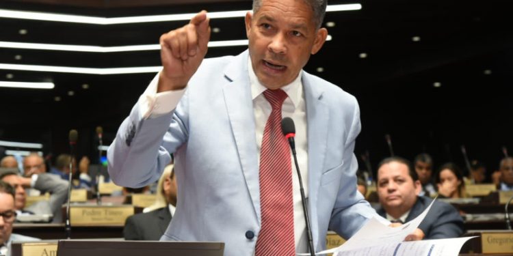 PRM envía a Eugenio Cedeño a proceso disciplinario por sus palabras sobre la mujer y el Código Penal