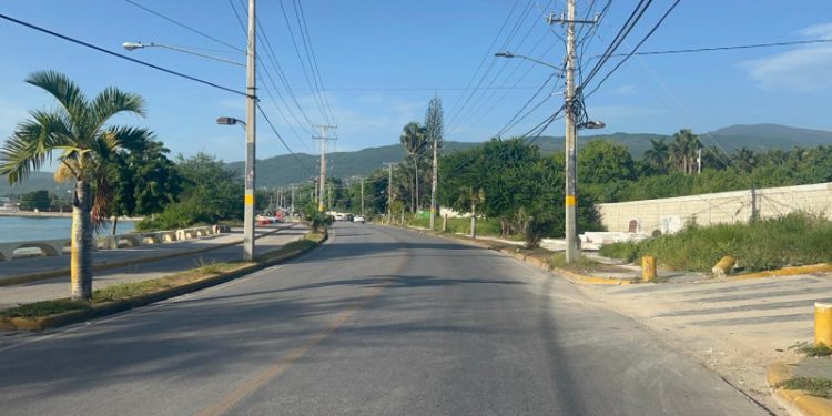 Defensa Civil comienza evacuaciones preventivas en Barahona por amenaza de huracán Beryl