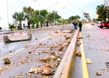 La capital registró cierre de vías e inundaciones por fuertes lluvias
