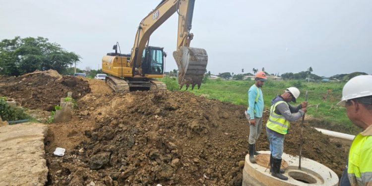 Arnaud promete en 10 meses entregar obra sanitaria de Mao