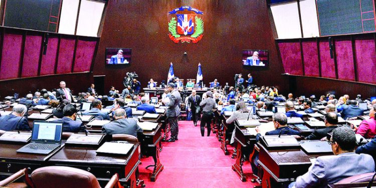 Diputados apoyan aprobar leyes que ordenó Carta Magna de 2010