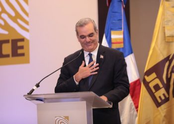 Abinader recibe certificado de elección: "La escrupulosa honradez de los representantes públicos es esencial"