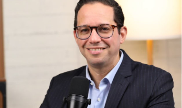 Abinader designa a Sigmund Freund como nuevo ministro de Administración Pública