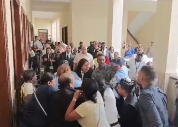 Abogadas se enfrentan a golpes por clientes en Palacio de Justicia de Ciudad Nueva