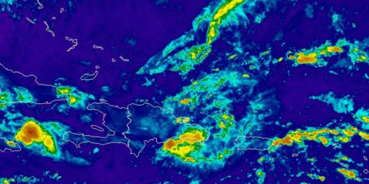 Viernes lluvioso por efectos de una vaguada y onda tropical