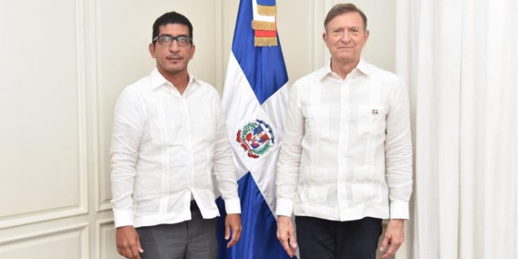 ¿Quiénes son los diplomáticos dominicanos que deberán abandonar Venezuela?