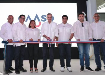 Presidente Abinader entrega remozada planta de tratamiento de Hainamosa que beneficiará a más de 80 mil habitantes