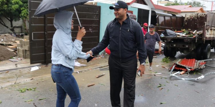 Alcalde de Salcedo lidera rápida recuperación tras devastador tornado en tiempo récord