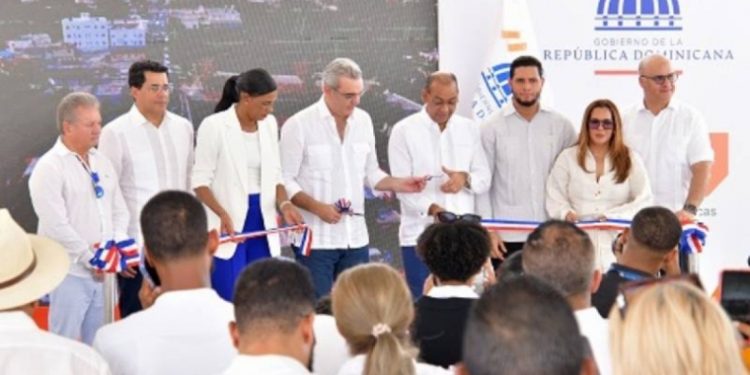 Presidente Abinader encabeza actos inaugurales de obras en SPM y La Altagracia