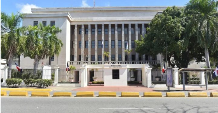 Minerd dice no puede entregar a la ADP lista de maestros desvinculados por acoso sexual