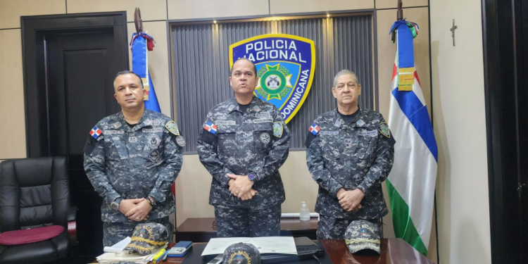 Policía cambia al director regional de La Vega tras tiroteo que dejó cuatro muertos