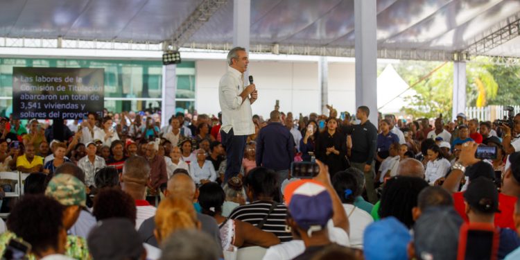 Presidente Abinader promete entregar 300,000 nuevos títulos en los próximos 4 años