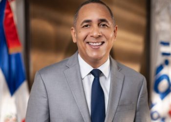 Abinader designa a Nelson Arroyo vicepresidente ejecutivo de Seguros Reservas