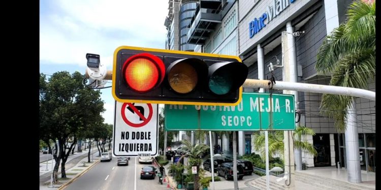 Intrant dice se restablecieron los semáforos, pero no explica causa de la falla