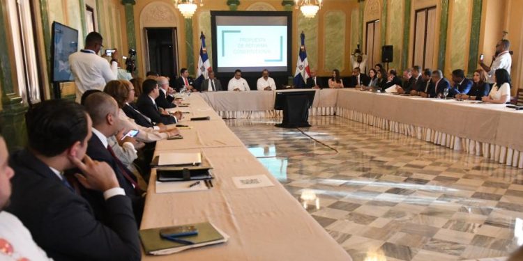 Juristas convocados por el Gobierno hacen observaciones a propuestas de reforma constitucional