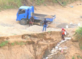 Haitianos amenazan existencia del río Masacre al intensificar la extracción de arena