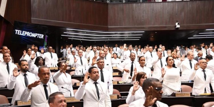 Instalan bufete directivo de la Cámara de Diputados; Pacheco a unanimidad repite como presidente