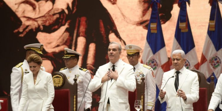 Abinader jura por 4 años más con la promesa de profundizar la lucha contra la corrupción