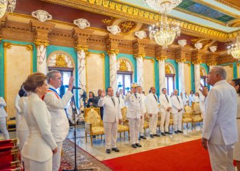 Abinader juramenta a nueve ministros; los demás se consideran confirmados en los cargos