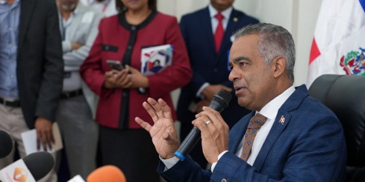 Ministro Energía explica que generación de electricidad en julio y agosto registra niveles récords