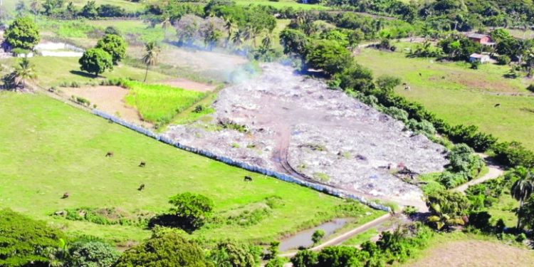 Coordinan erradicar vertederos a la vera del canal Marcos A. Cabral