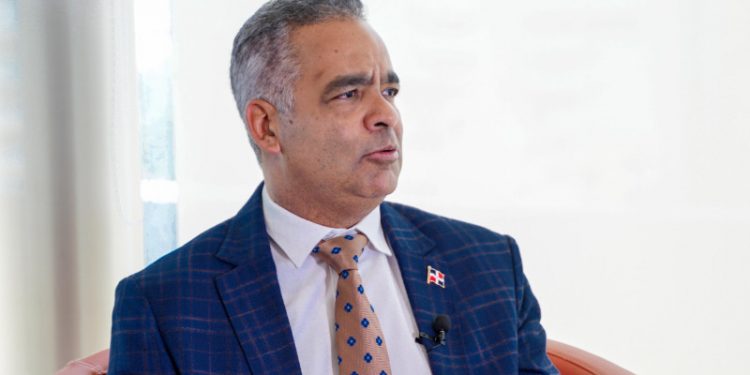 Sistema eléctrico abastece 3,729 megas, dice ministro de Energía y Minas