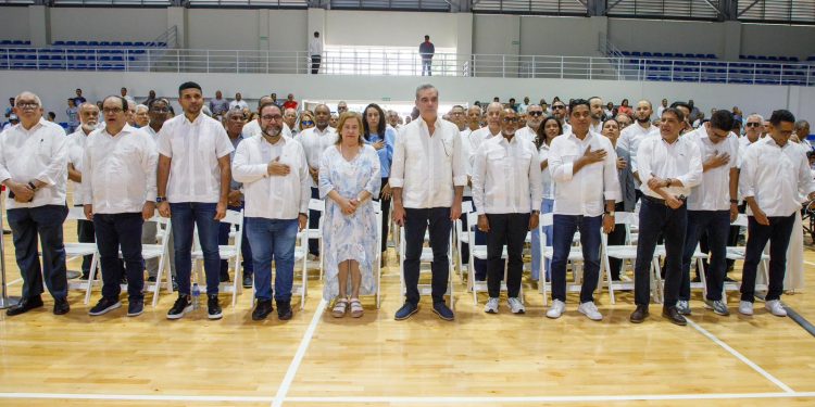 Presidente Abinader inaugura Escuela Básica y Multiuso en La Vega; también visitó Expo-Vega Real 2024 y Laboratorio Biovega