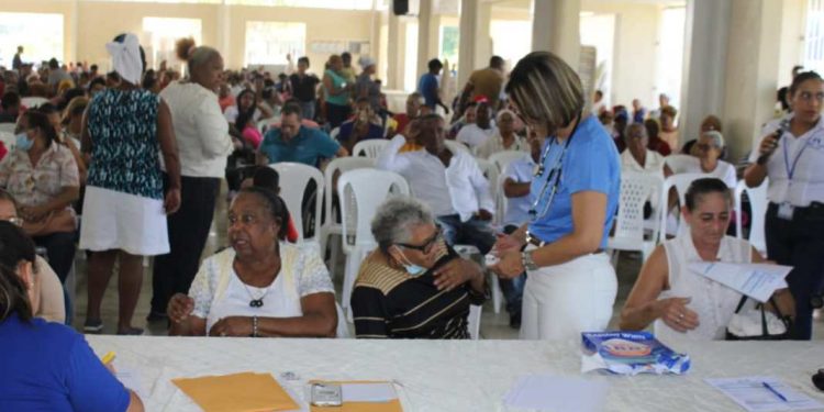 Comité Asma Grave realiza amplio operativo de consulta y entrega de medicamentos en La Vega