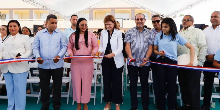 Raquel Peña insta a los maestros a evaluar su desempeño a través del progreso de sus estudiantes