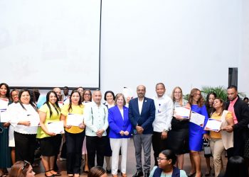 Minerd reconoce a 23 maestros de Santiago por excelente desempeño al cumplir la meta de “alfabetización oportuna”