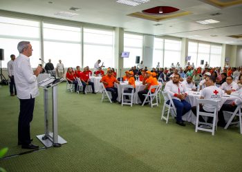 Presidente Abinader asegura seguirá escuchando a todos los sectores para solución problemas de la gente