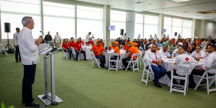 Presidente Abinader asegura seguirá escuchando a todos los sectores para solución problemas de la gente